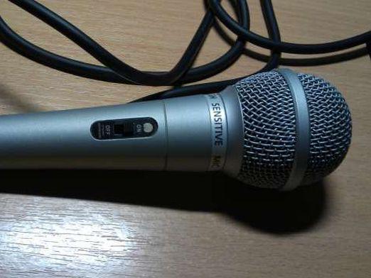 Как да свържа микрофон с караоке?