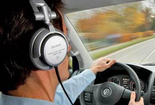 Как да слушате музика в колата